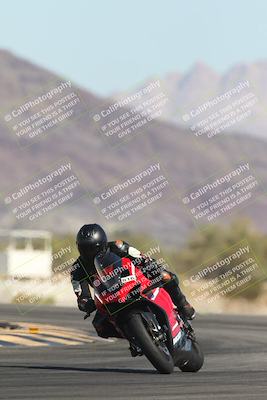 media/Oct-30-2025-Racers Edge (Thu) [[dabbdaf680]]/3-B Group/Session 2 (Turn 14)/